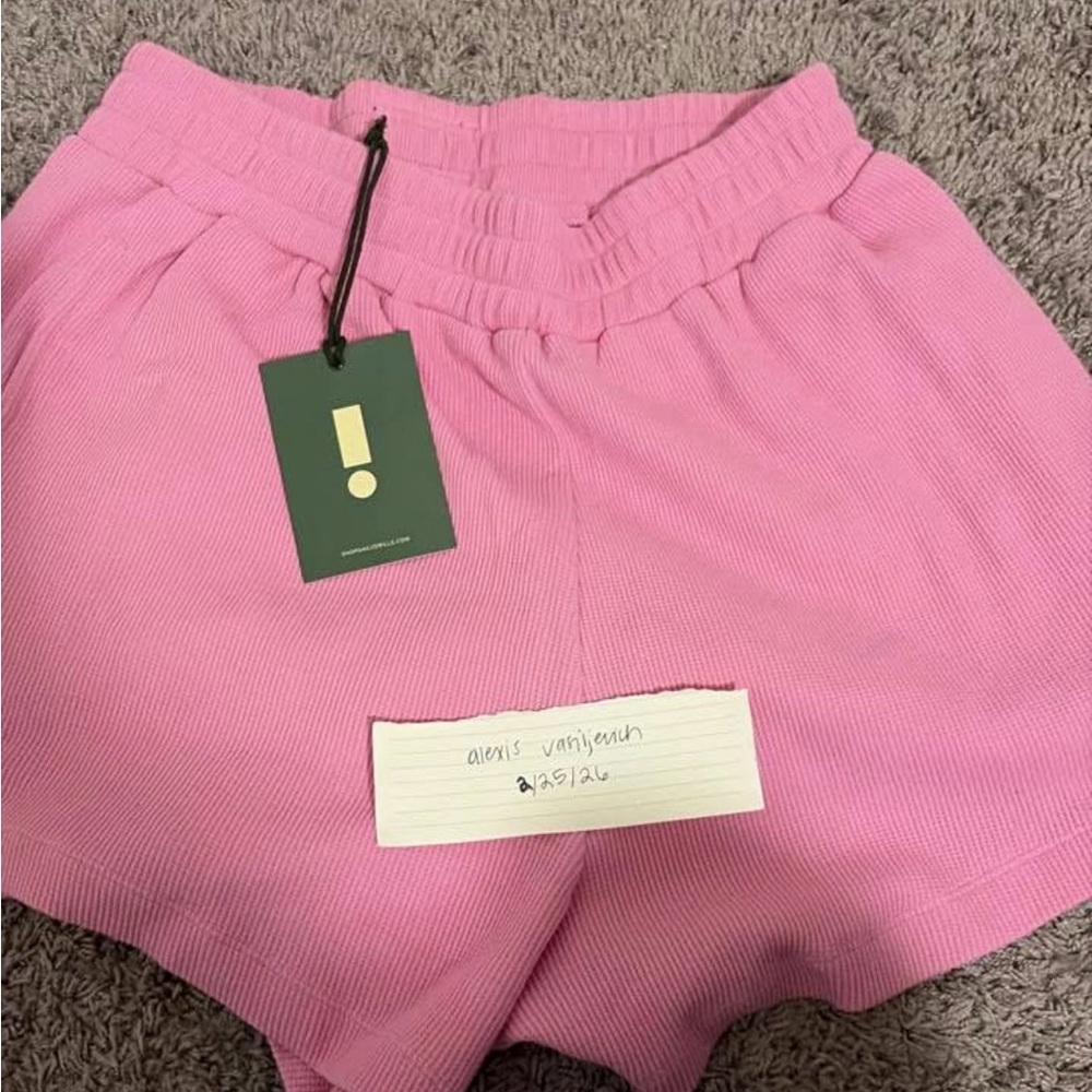 NWT- Daily Drills thermal resort shorts M/L in taffy